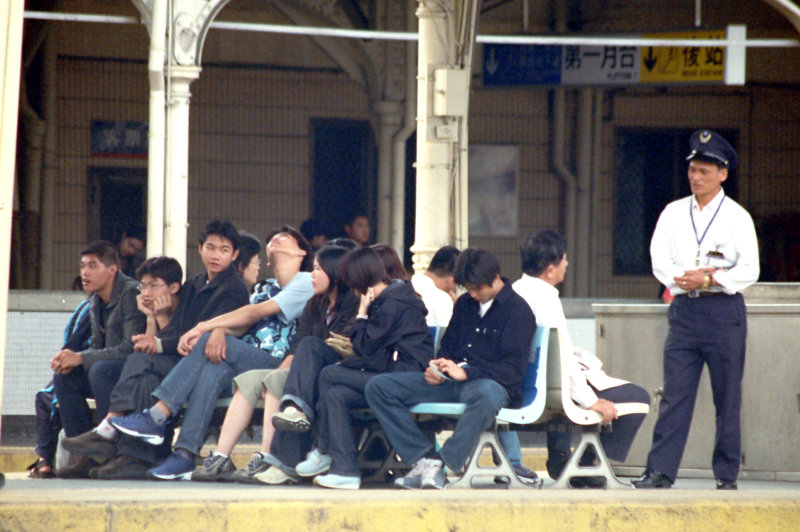 台灣鐵路旅遊攝影台中火車站月台旅客2002年之前攝影照片16